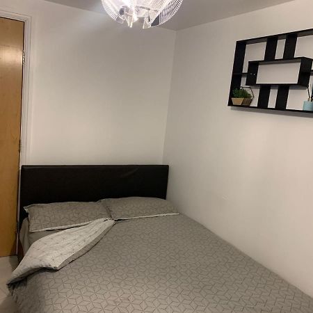 Room Near City Лондон Екстериор снимка
