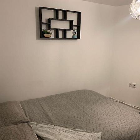 Room Near City Лондон Екстериор снимка