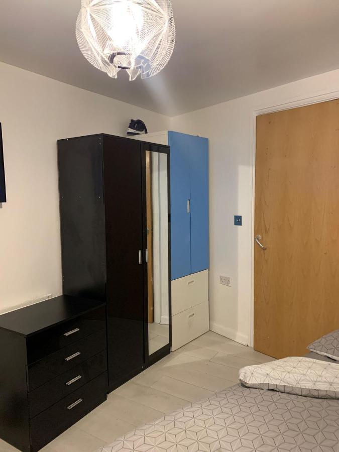 Room Near City Лондон Екстериор снимка