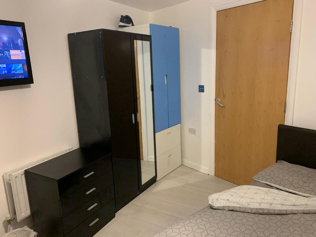 Room Near City Лондон Екстериор снимка