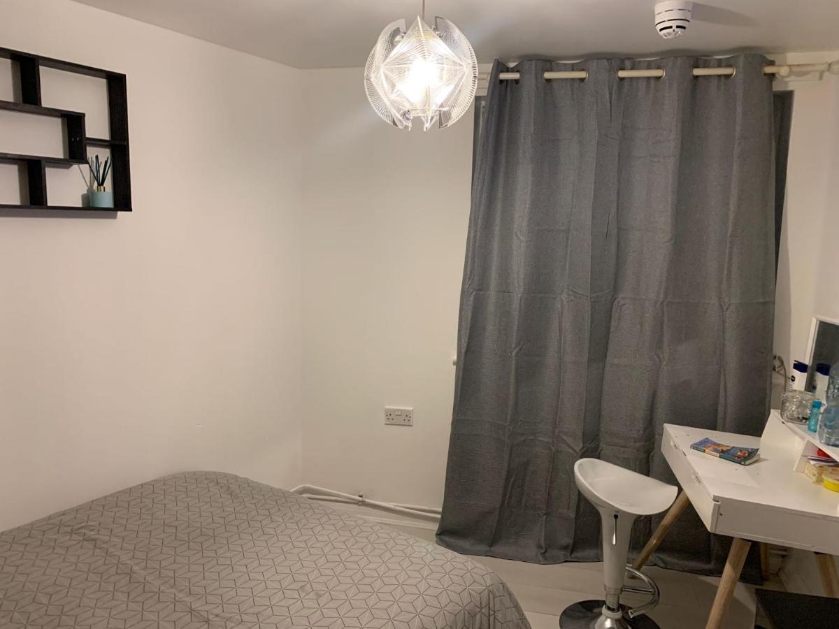 Room Near City Лондон Екстериор снимка