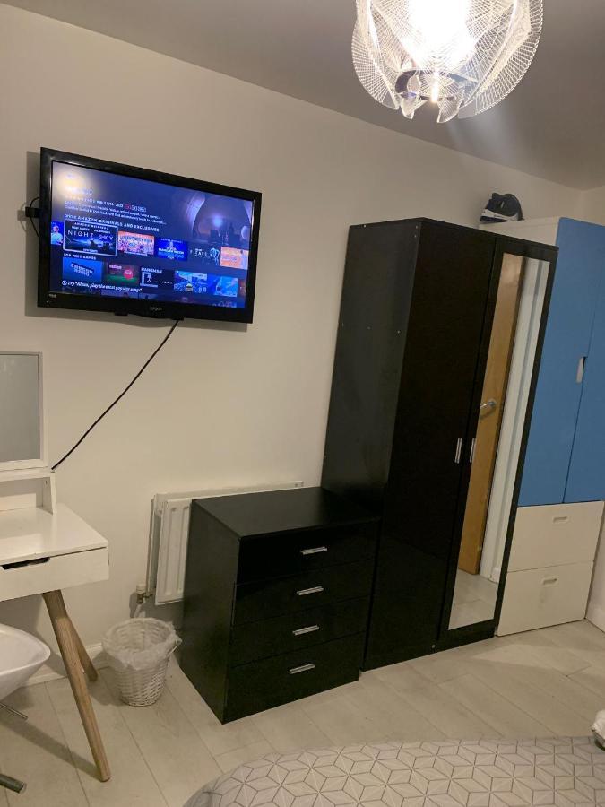Room Near City Лондон Екстериор снимка